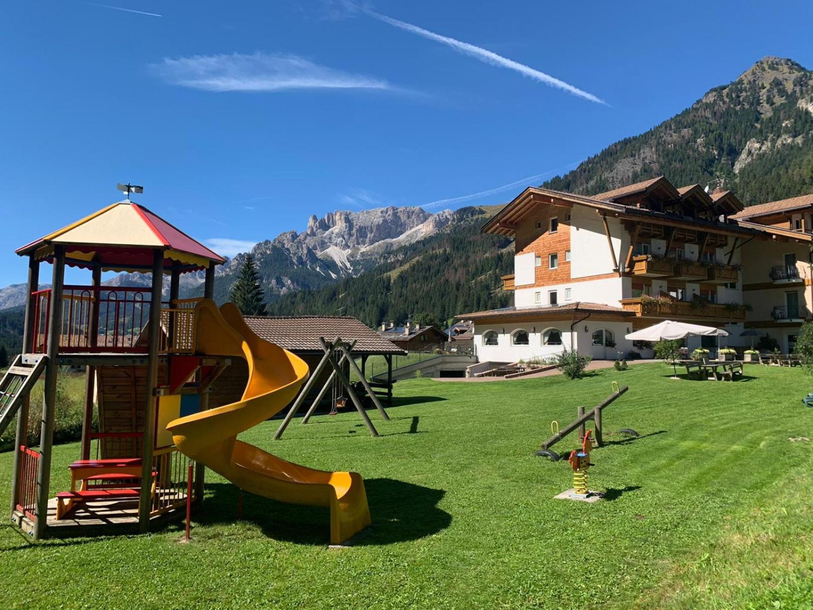 Alpenhotel Panorama Campitello di Fassa Eksteriør bilde
