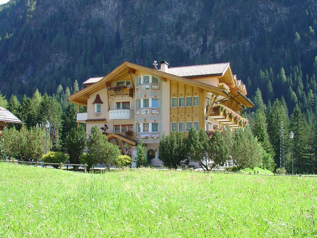 Alpenhotel Panorama Campitello di Fassa Eksteriør bilde